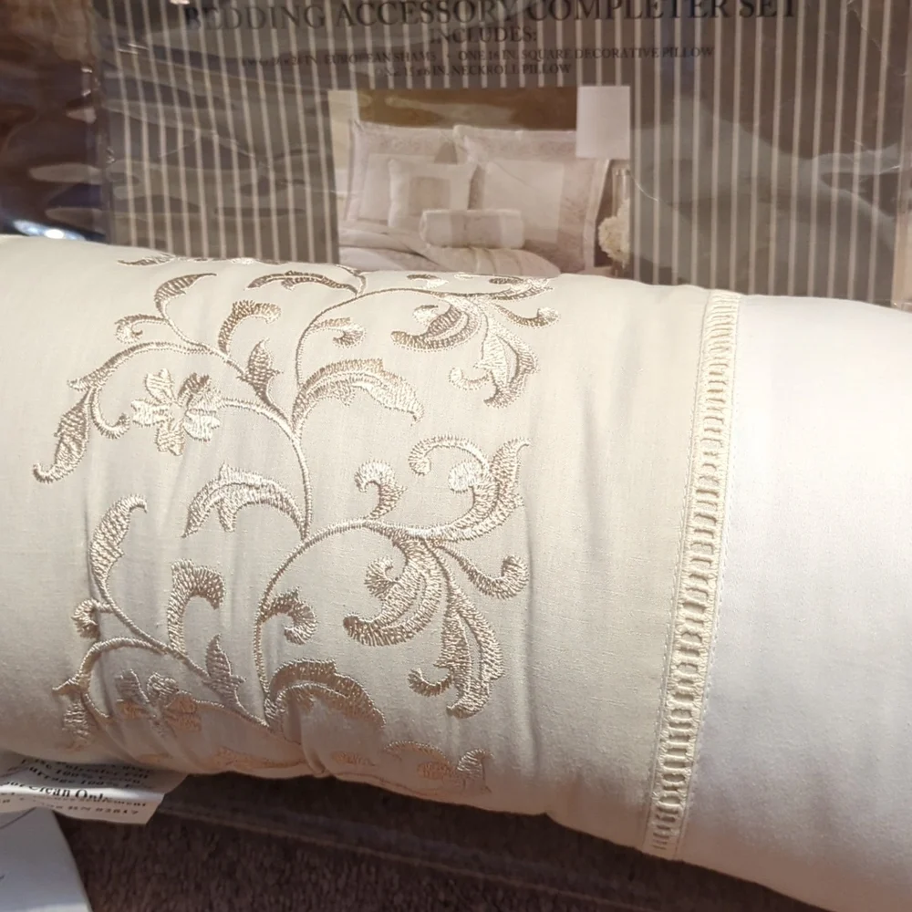4Piece Bedding Accessory Completer Set SALE SALE SALE Never Used Sun Sale